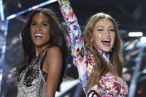 Victoria’s Secret Fashion Show, Backstage Beauty 